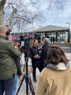 Jetzt für den Viva con Agua-Newsletter Laufend Gute Nachrichten anmelden.