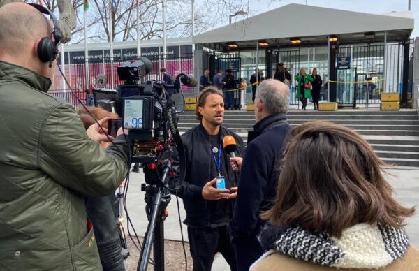 VcA goes Interview in New York Jetzt für den Viva con Agua-Newsletter Laufend Gute Nachrichten anmelden.